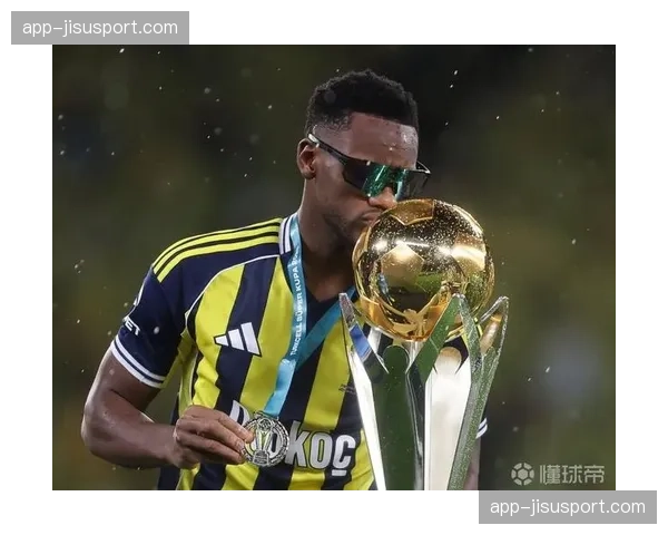 罗马诺:里尔拒绝了英超球队对中卫约罗的6000万欧报价 罗马诺:里尔拒绝了英超球队对中卫约罗的6000万欧报价