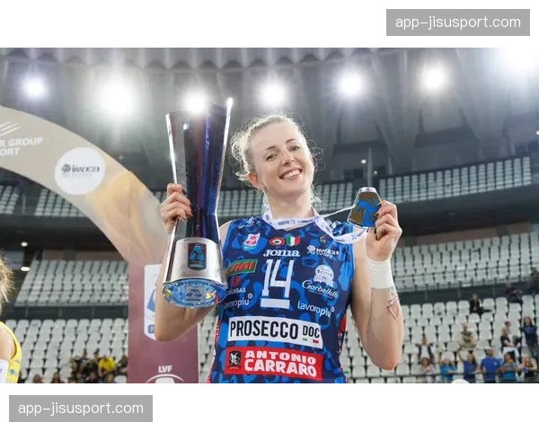 女排欧联杯决赛：科内利亚诺3-2险胜伊萨奇巴希，埃格努独得38分